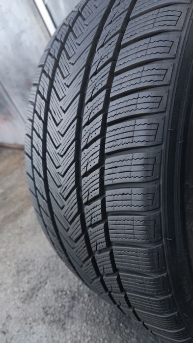 1брой зимна гума  275/35/19 Gripmax 
dot24 
7mm
Много добро състояние