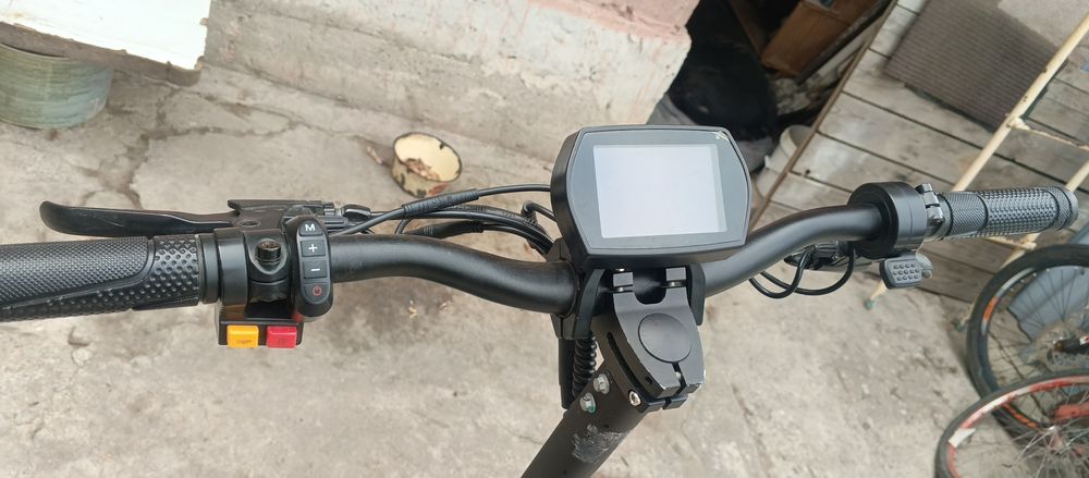 Продам самокат Kugoo J2pro