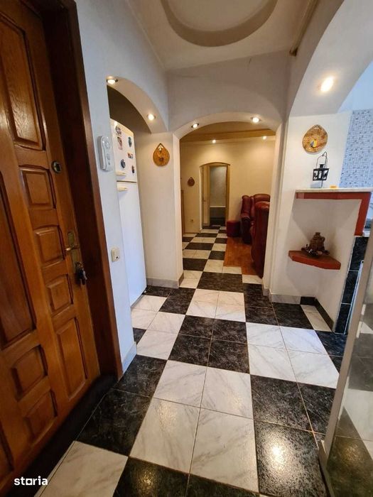 Apartament 3 camere Craiovei, et 2/4 — fotografia 1