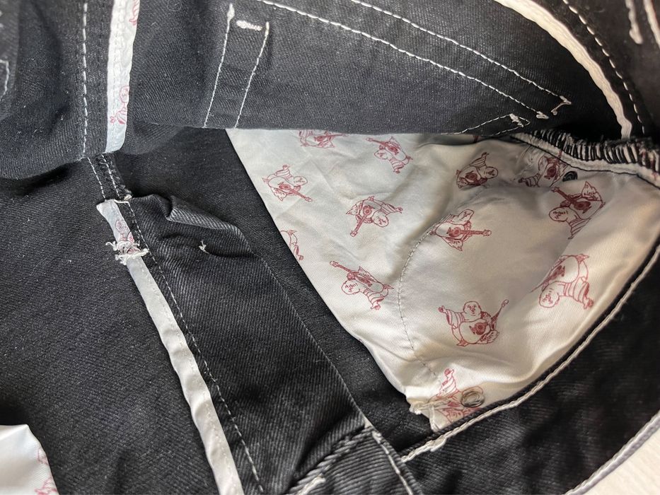 blugi True Religion,calitate foarte buna,cusături impecabile mărimea 32 buni pentru o persoană înaltă,mai slabă în talie  fit casual preț negociabil