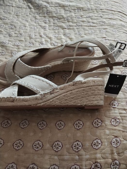 Босоножки новые NEXT