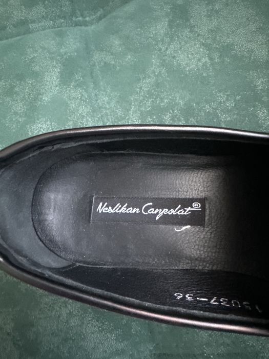 Чёрные лоферы Neslihan Canpolat