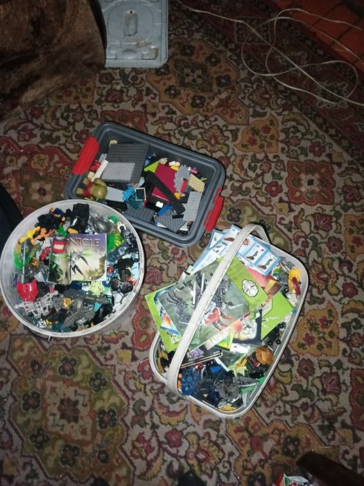 Lego и биониклы.