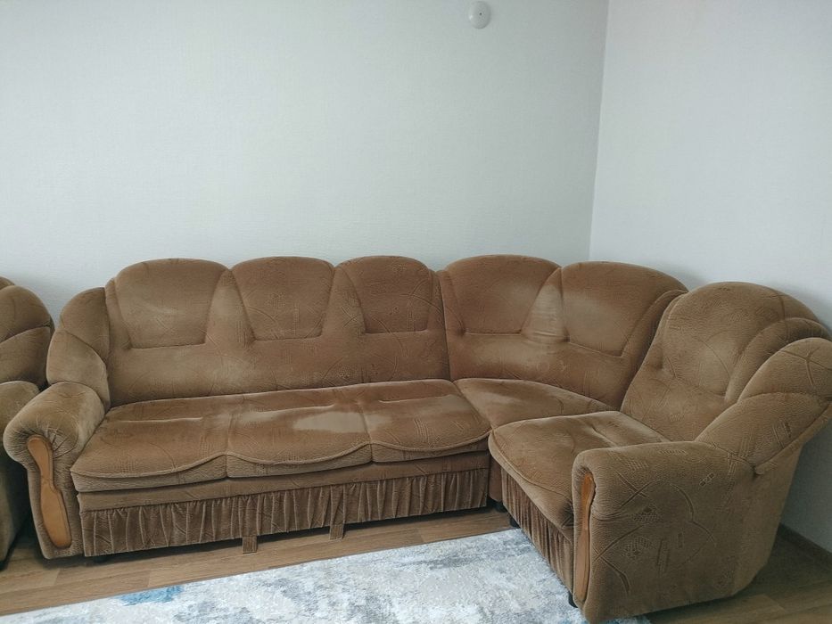 угловой  диван и кресло