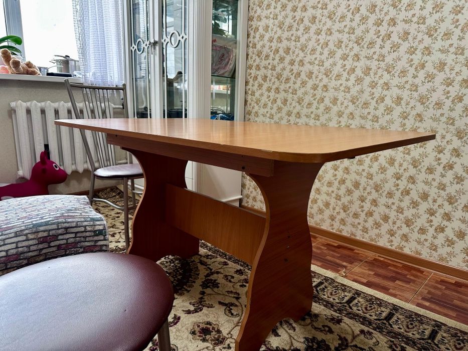 Продам стол для кухни