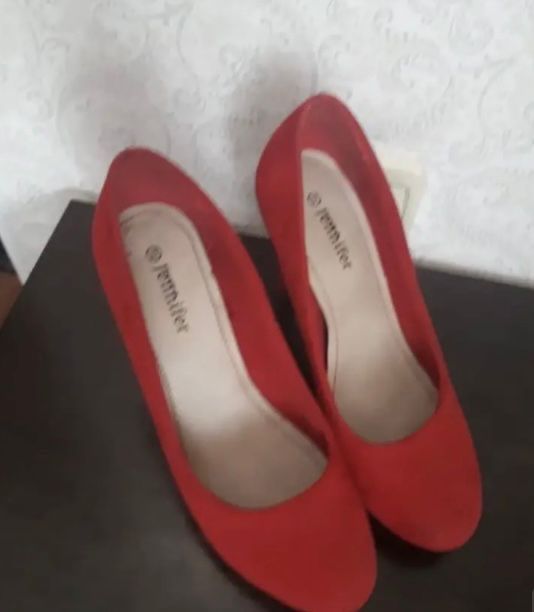 Туфли бархатные красные