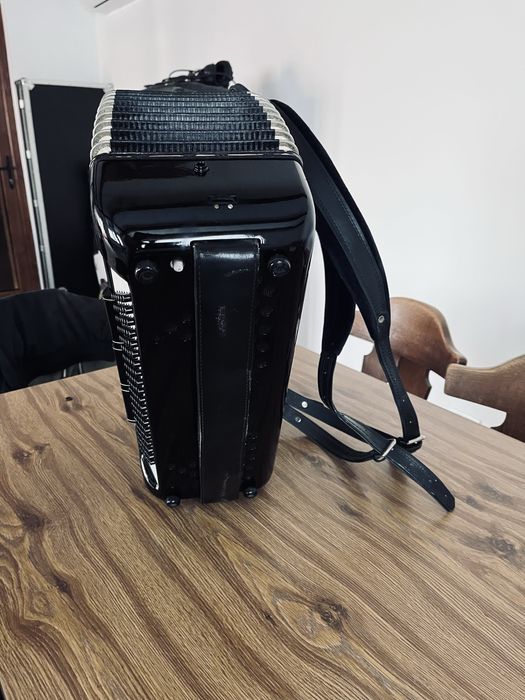 Acordeon hohner atlantic cu sistem midi functional