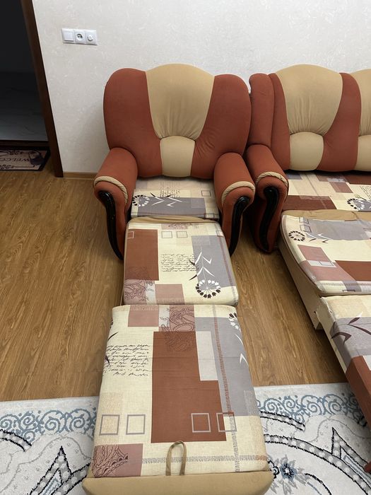 Диван для хола или зала