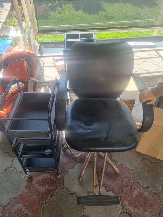 Парикмахерская кресло