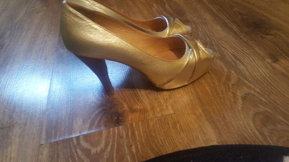 Pantofi piele deosebiti