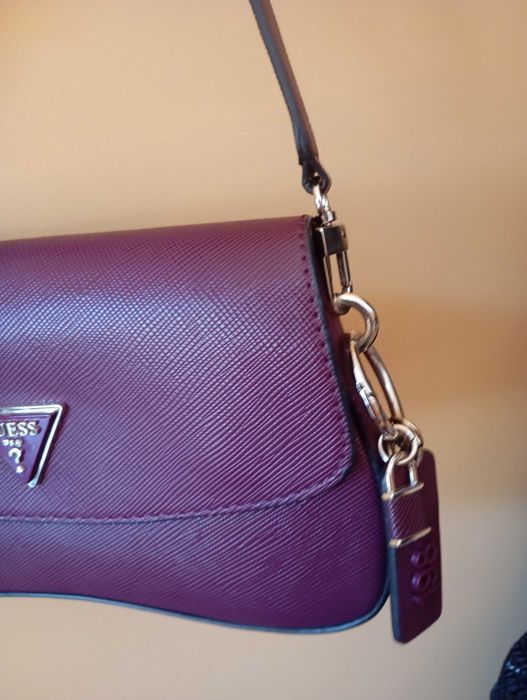 Чанта дамска Guess Cordelia Burgundy Bordeaux.