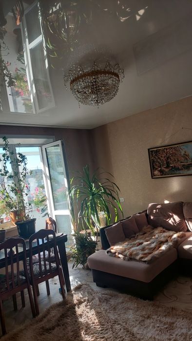 Продам квартиру трех комнатная