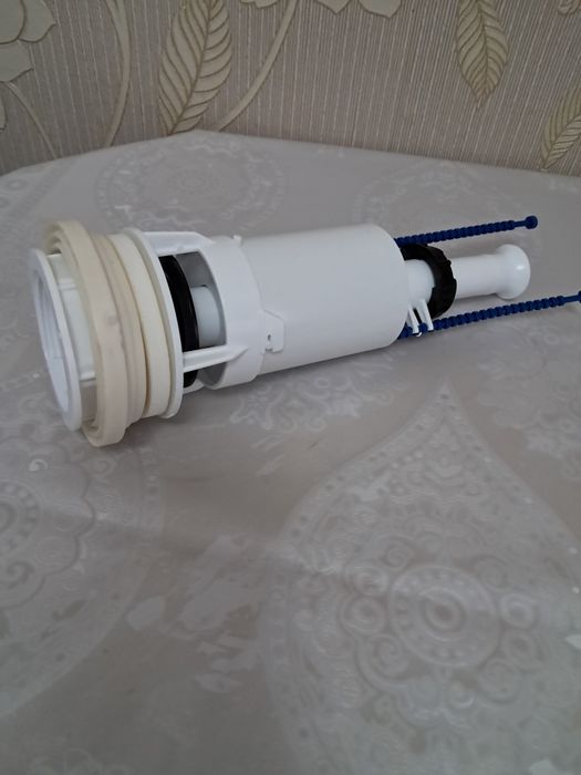 Продаю новый сливной механизм для унитаза