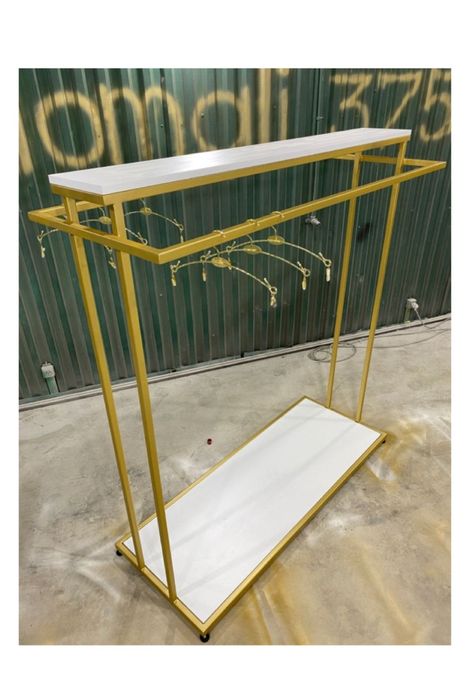 СРОЧНО! Манекены + торговые стойки —