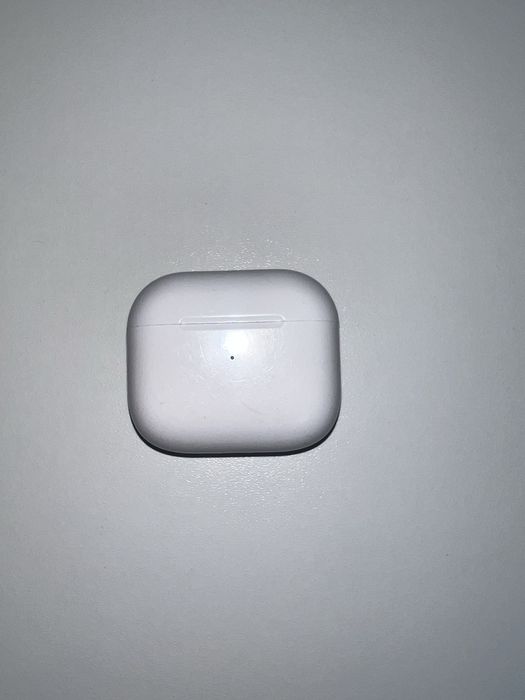 Продаются Airpods 3. ползованые! Но очен хорошие.