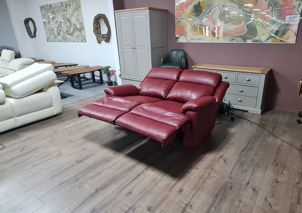 Червен кожен диван двойка с електрически релаксиращ механизъм