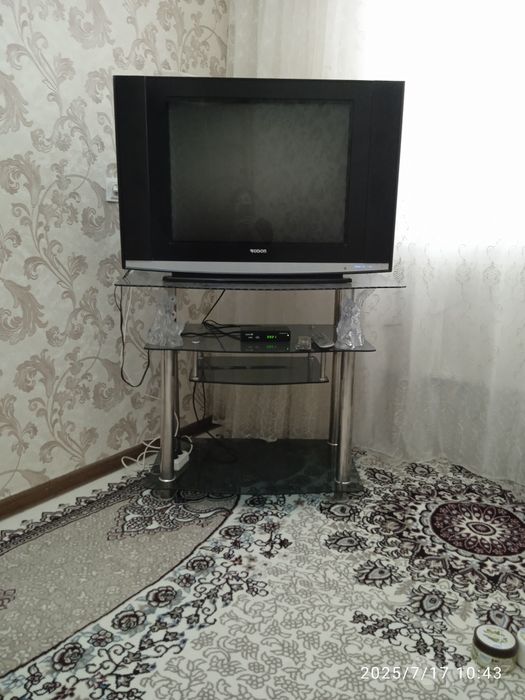 Телевизор и подставка