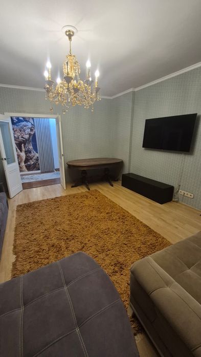 Сдаёт 2 ком. кв. посуточно