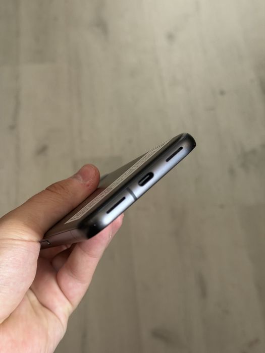 Google Pixel 8a / 128 GB / Baterie 100% / 58 Cicluri / Negru