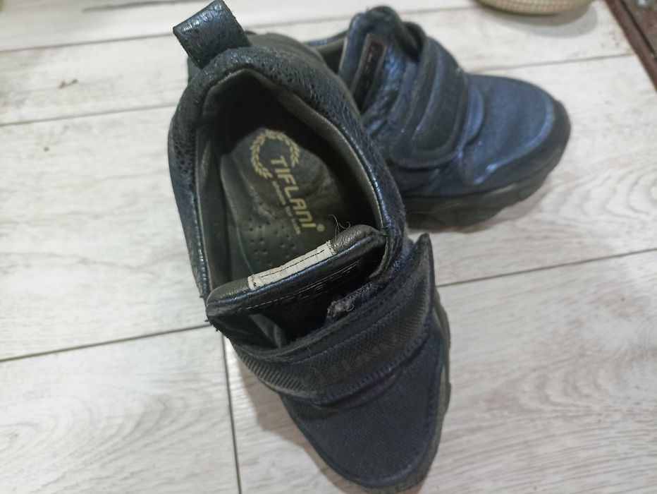 Продам кроссовки на девочку рр 31 (Турция)