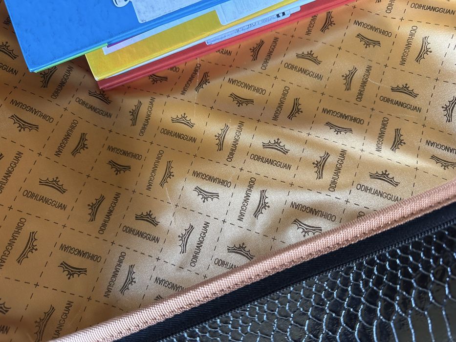 Чемодан крокодил в хорошем состоянии