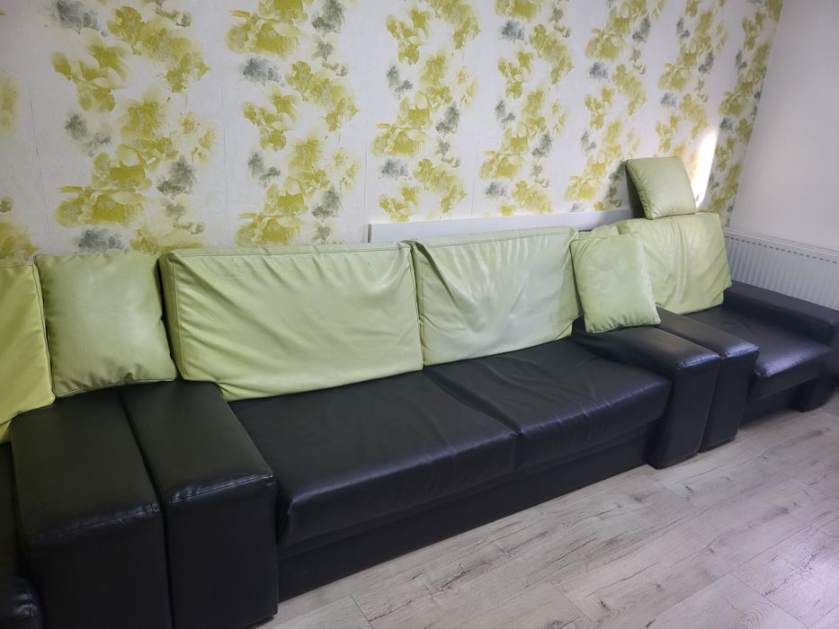 Canapea extensibila cu un mic defect și 2 fotolii