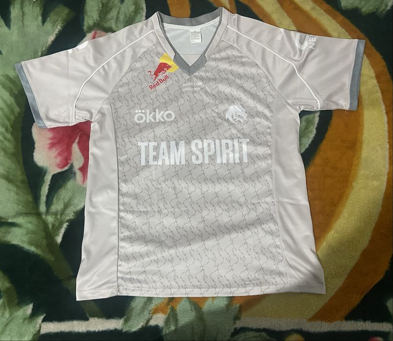 продам футболку team spirit