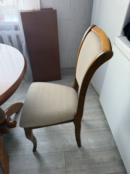 Продаю стол со стульями