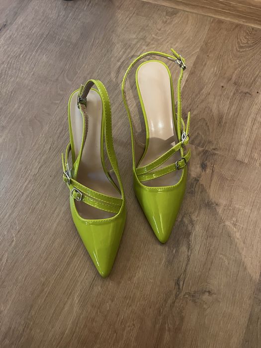 остри ниски токчета