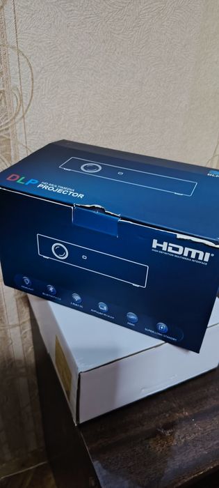 Смарт проектор модел V5 + екран