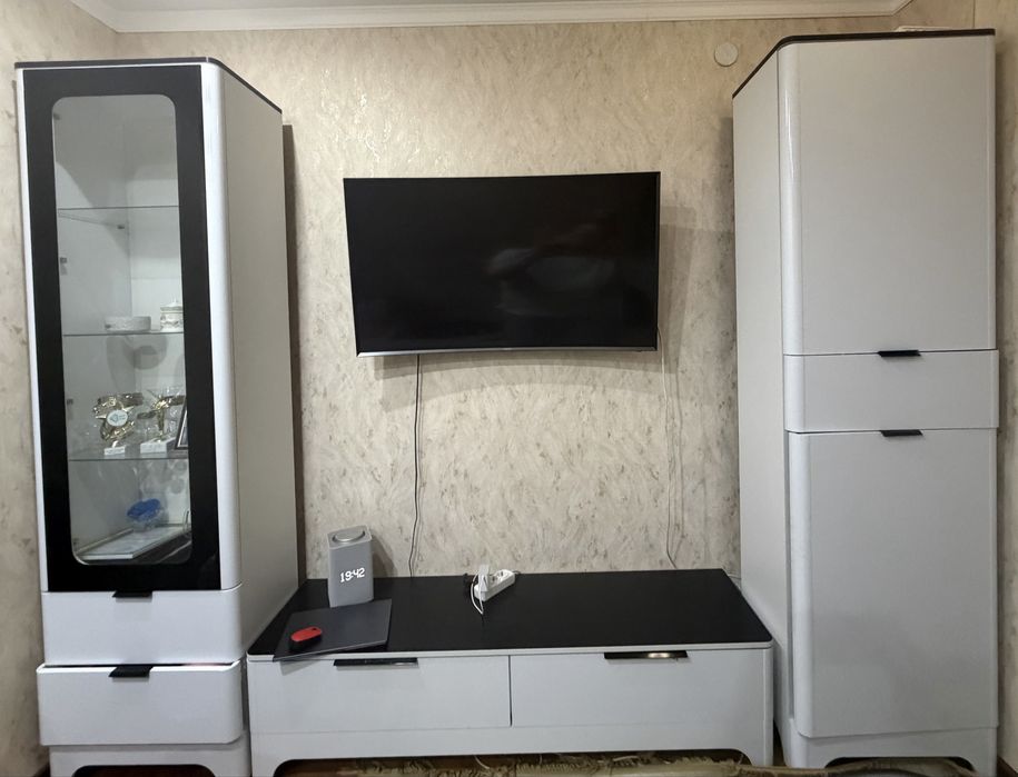 Продам шкаф с тумбой, прихожую