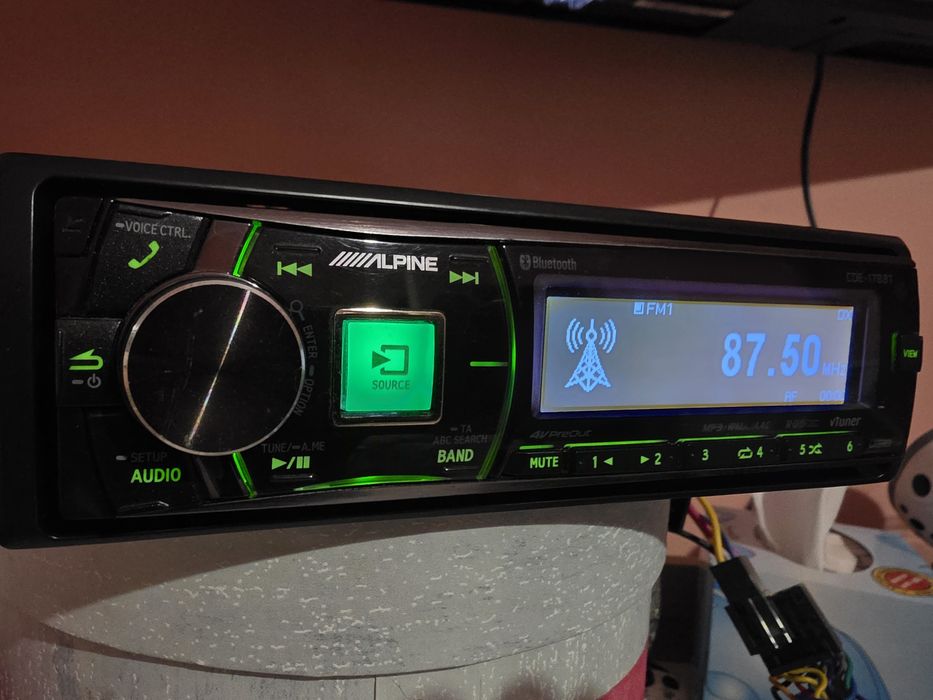 Продавам Alpine cde-177bt