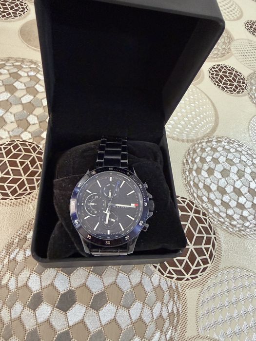 часовник Tommy Hilfiger в кутия