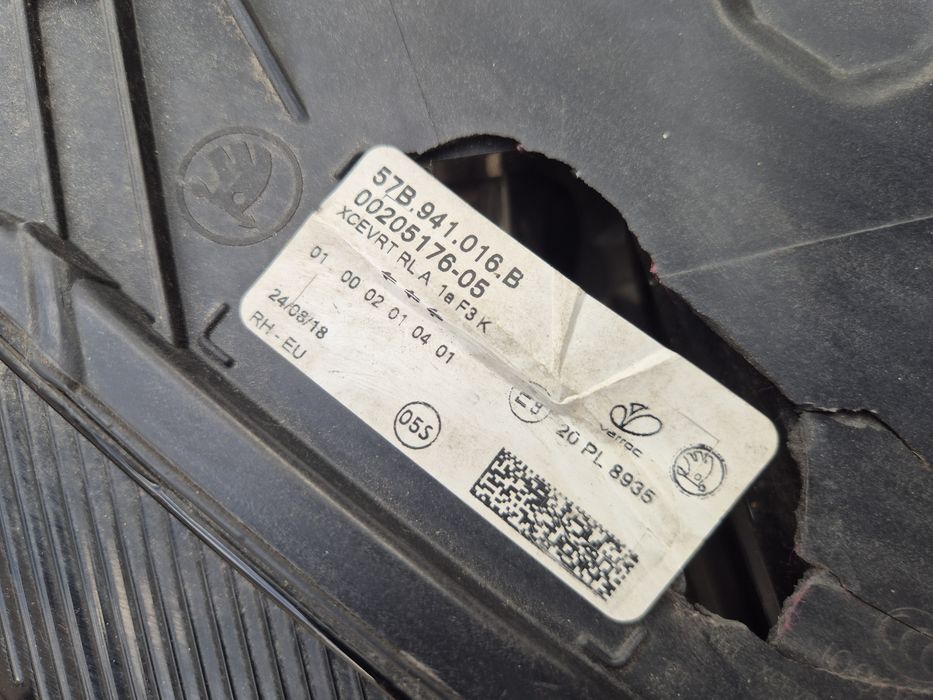 Десен фар Skoda Karoq Шкода фарове
