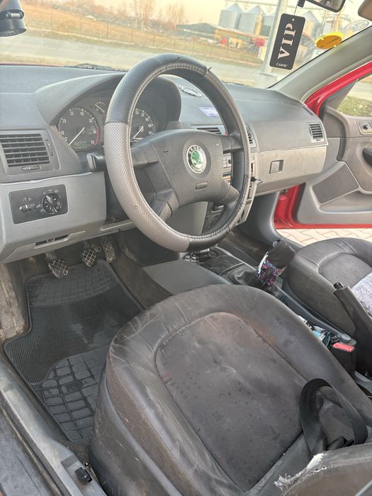 Vand skoda fabia 1.2 benzia  masina personala de 10 ani