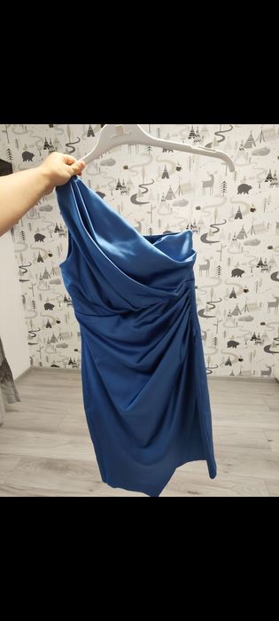 Rochie de satin elegantă