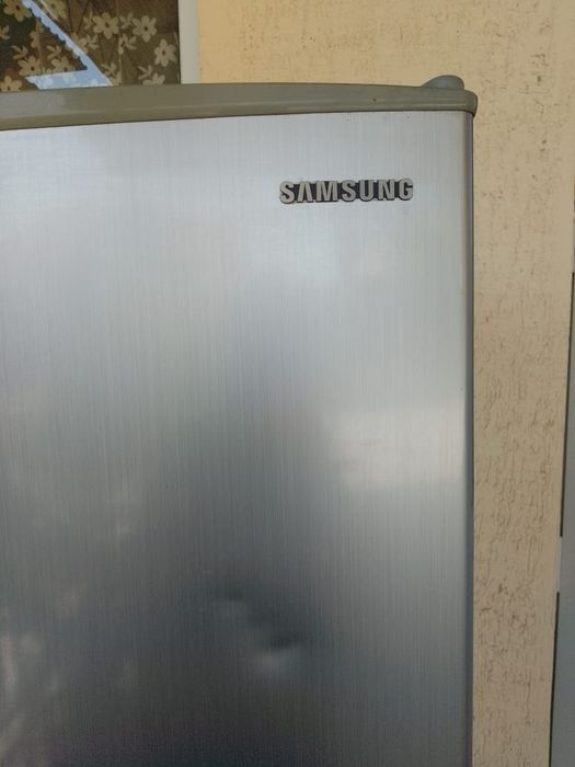 Холодильник Samsung