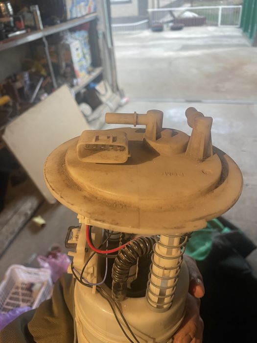 Бензо насос  на субаро 2 литра