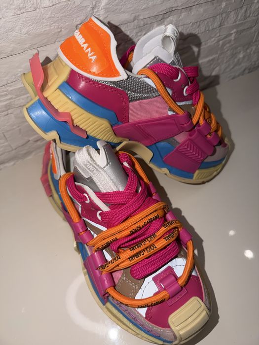 Dolche& Gabbana , New Balance  и дамски сетове