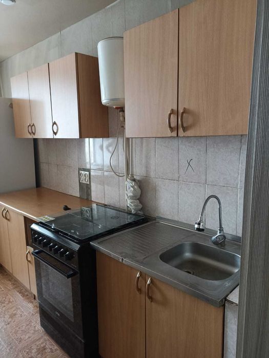 Продам кухонный гарнитур и плиту