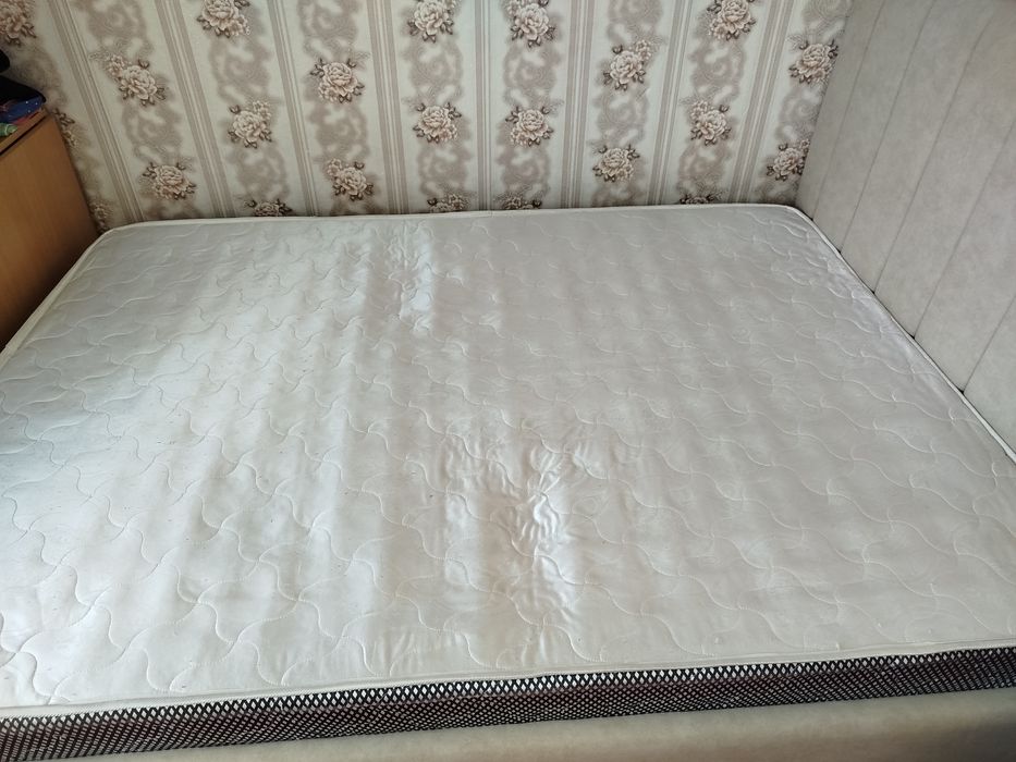 Продам кровать с матрасом