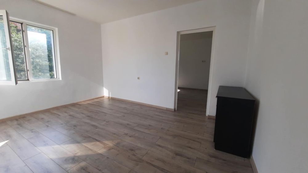 Дава се под наем Двустаен апартамент в Шумен, Херсон - 50 кв.м за 255 € - Снимка #2