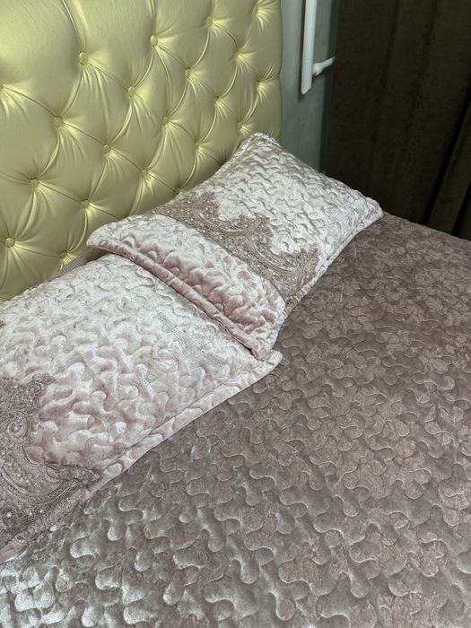 Продам шикарное покрывало с наволочками