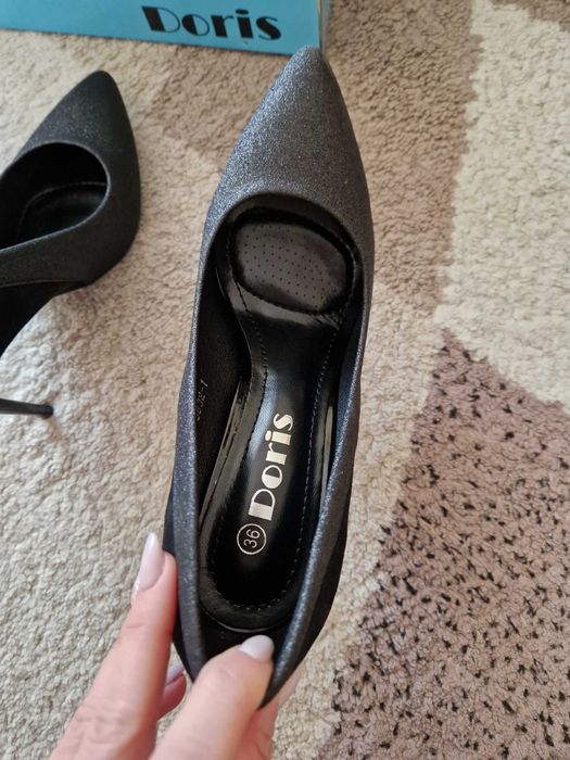 Дамски обувки на токчета черни