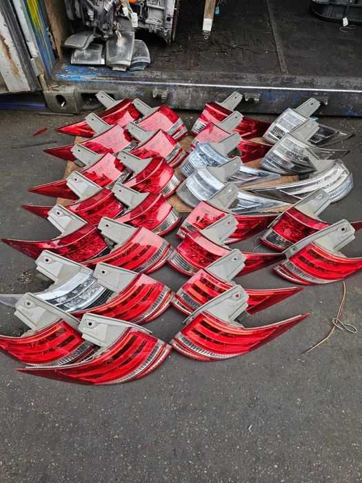 Задние фонари на Toyota Estima