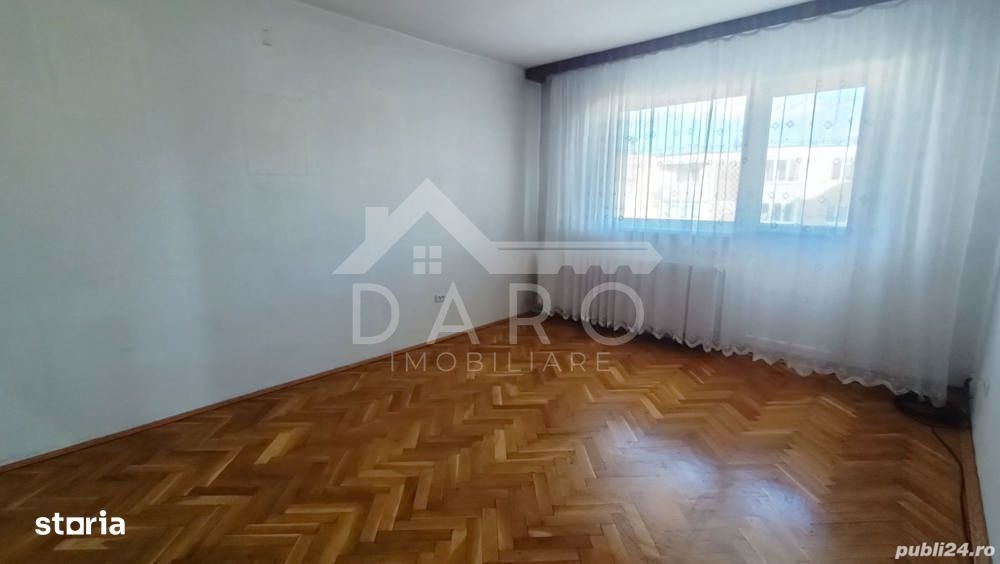 Vând apartament 4 camere in Dâmb