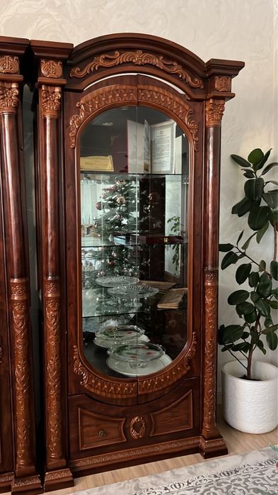 Продается Сервант комплект