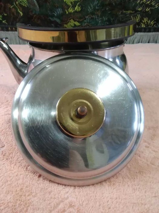Чайник 5 л, метал, состояние отличное,большой