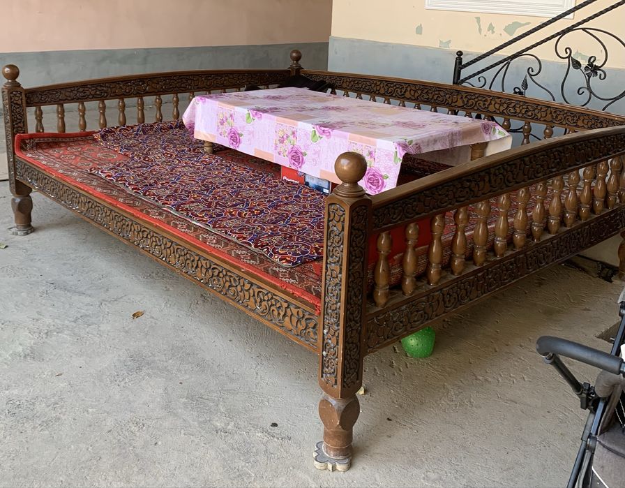 Kravat tapchan sotiladi