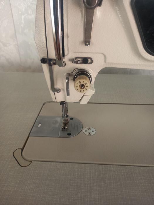 Tikuv mashinasi. Model  "Allrico"